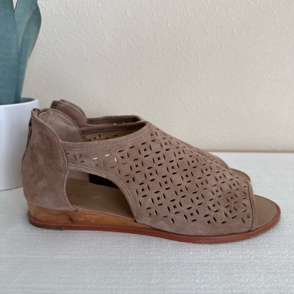 Violet & Red Pippa Tan Perforated Suede Low Wedge Sandals Women’s 8.5M - Picture 5 of 14